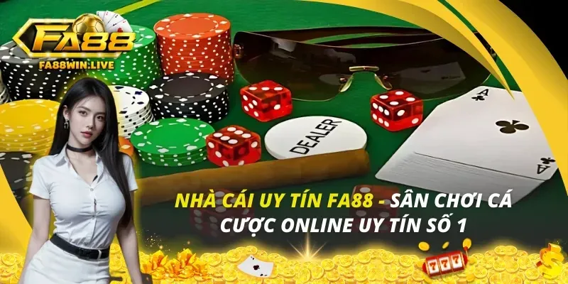 Hình ảnh sân đấu đá gà trực tuyến với các chiến kê đang chuẩn bị thi đấu